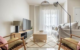 Amplísimo apartamento de diseño nuevo en el corazón de Triana, Parking included